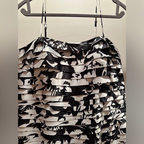 Black/White Dress- size 8 - Picture 4 of 4